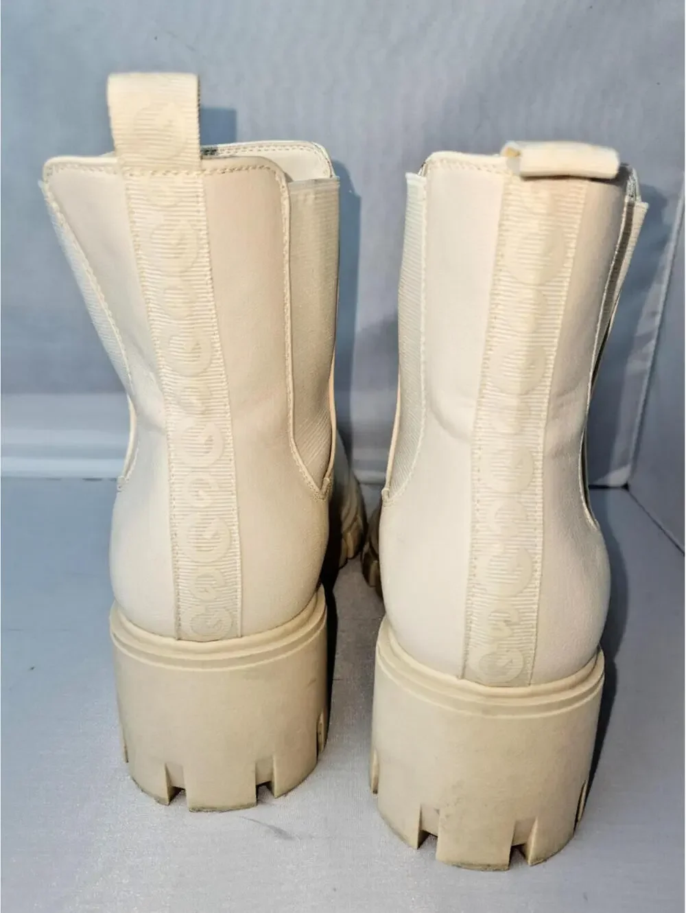 Gogo GBG White Chunky Chelsea Ankle Boots Size 8.5